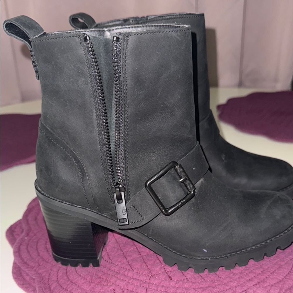 UGG Fern Black Waterproof Ankle Boots with Thick Sole and Elastic Panels - Picture 3 of 4